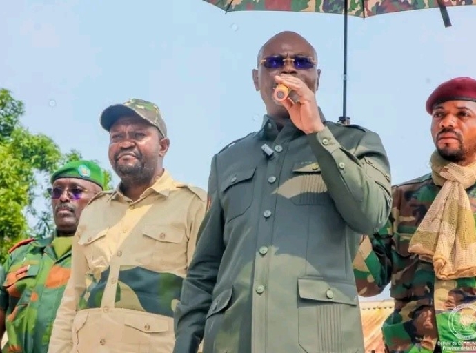 Campagne d'enrôlement massif dans l'armée, Lomami : Guy Kabombo au four et au moulin !
